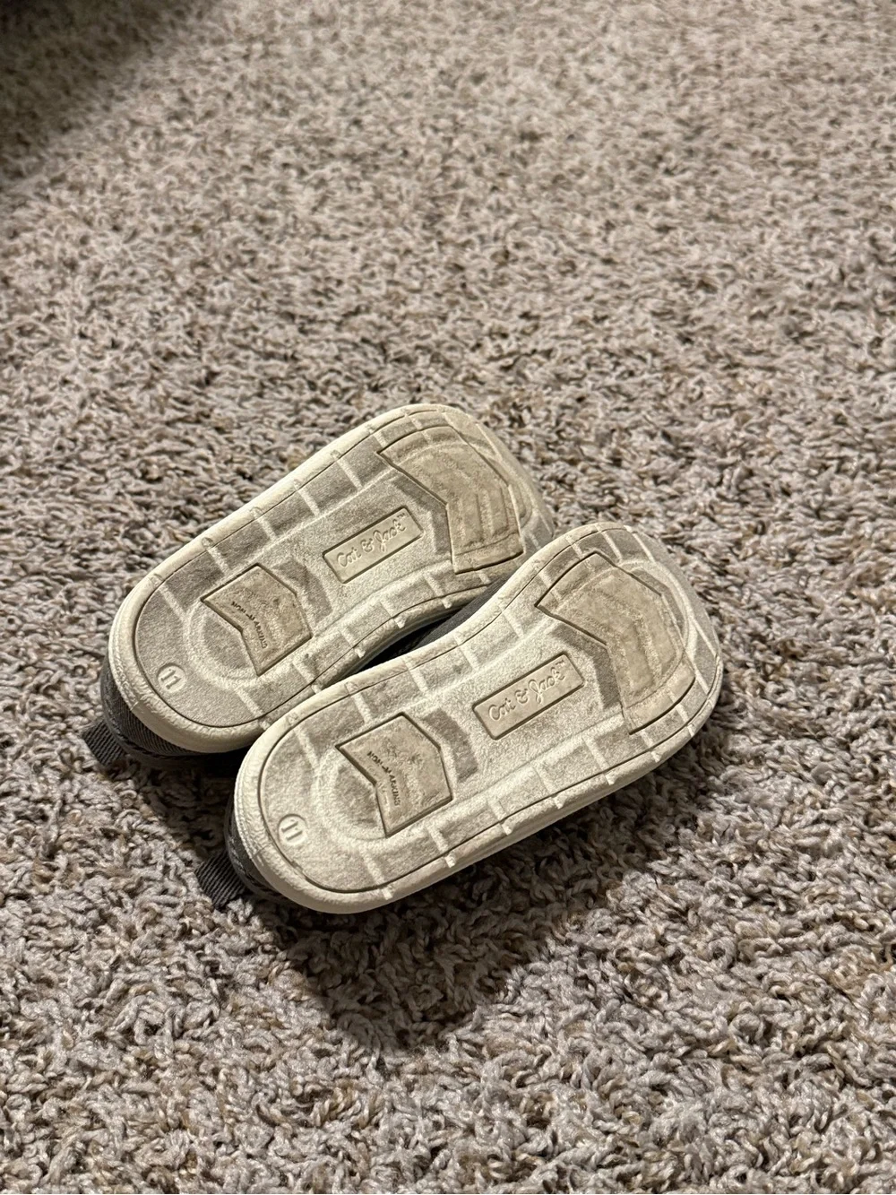 Cat & Jack comfortable gray